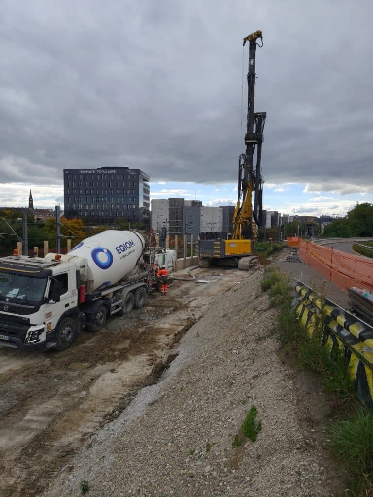 Des pieux tangents pour un chantier ferroviaire de haute précision