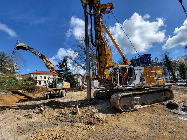 Réalisation de Fondations profondes pieux vissés moulés