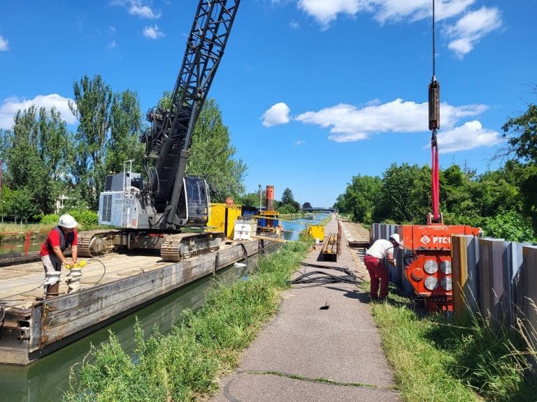 travaux fluviaux palplanches métalliques pour une piste cyclable